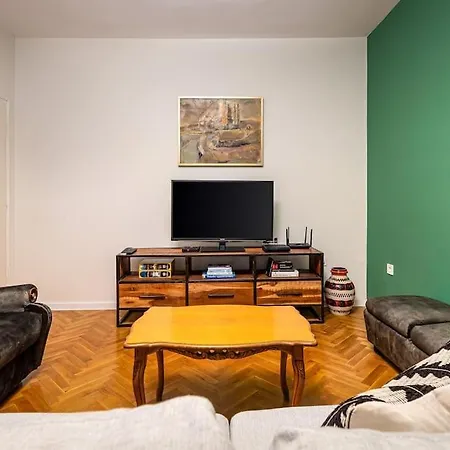 アパート Family Fuzzy Muzzy 2 Bedrooms Mu プロヴディフ