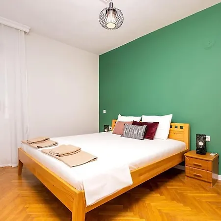 Family Fuzzy Muzzy 2 Bedrooms Mu Apartment Plovdiv